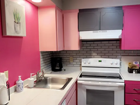 810 S Holladay Dr APT 30, Seaside, OR 97138