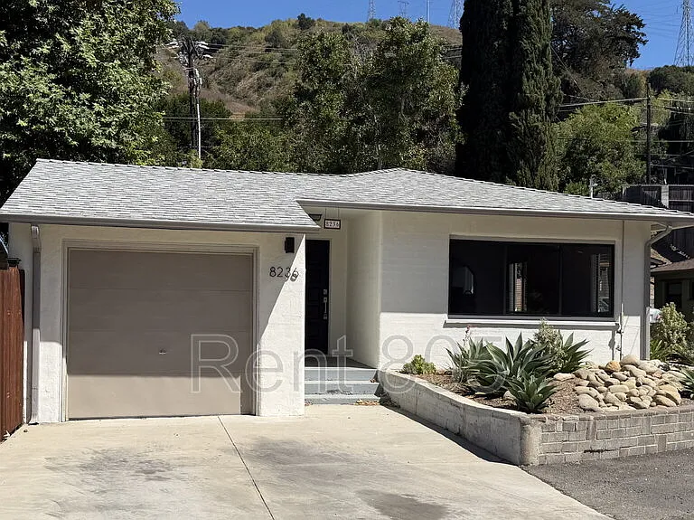 8236 Edison Dr — Photo 1