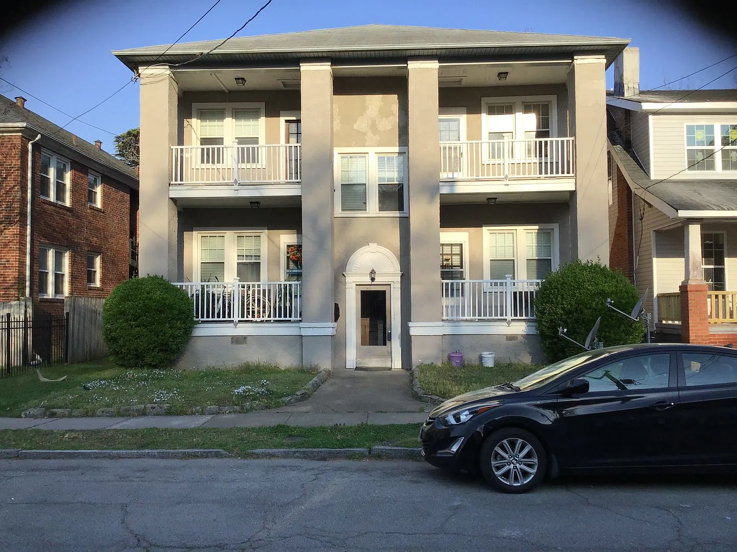 4305 Newport Avenue — Photo 1