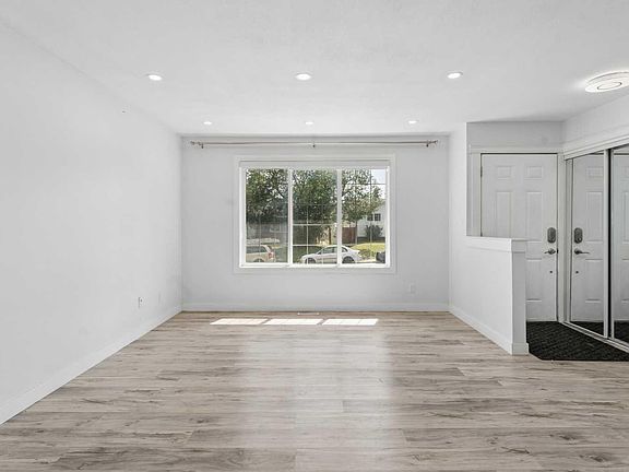5th image of 4666 Marbank Dr NE