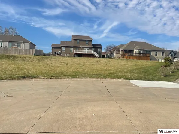 718 Jantze Cir, Milford, NE 68405