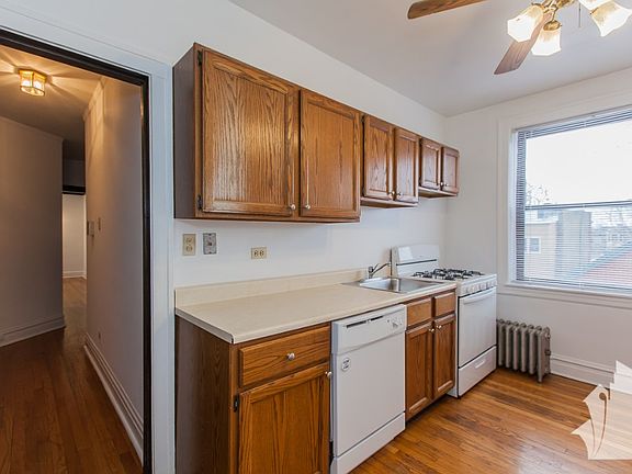 5th image of 1909 W Larchmont Ave #102R