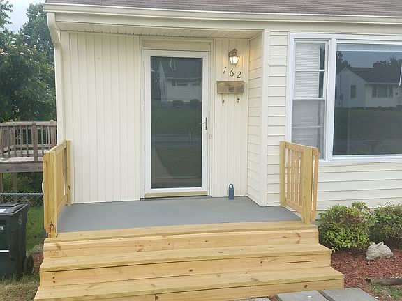 3rd image of 762 Crestwood Cir