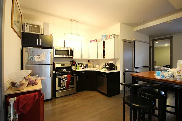 Rented by Premier Metro Realty Corp | media 20