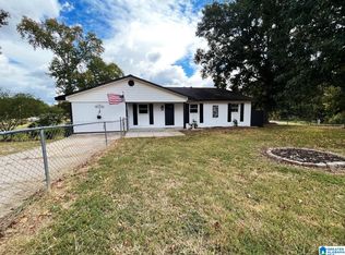 401 Newberry Dr, Weaver, AL 36277