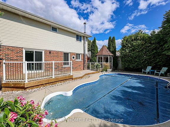3rd image of 65 Anstead Cres