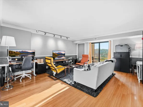 200 N Pickett St APT 1002, Alexandria, VA 22304