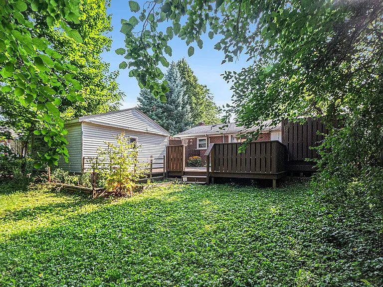 1035 N Maple Rd — Photo 21