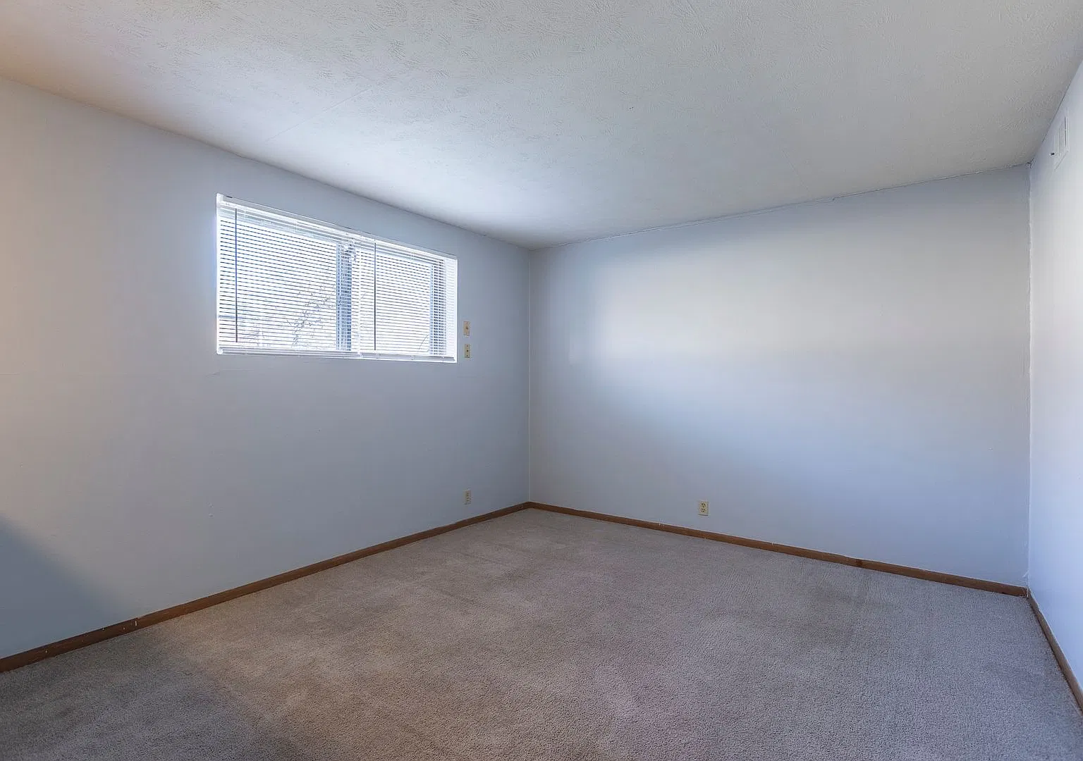 3833 Cuming — Photo 4