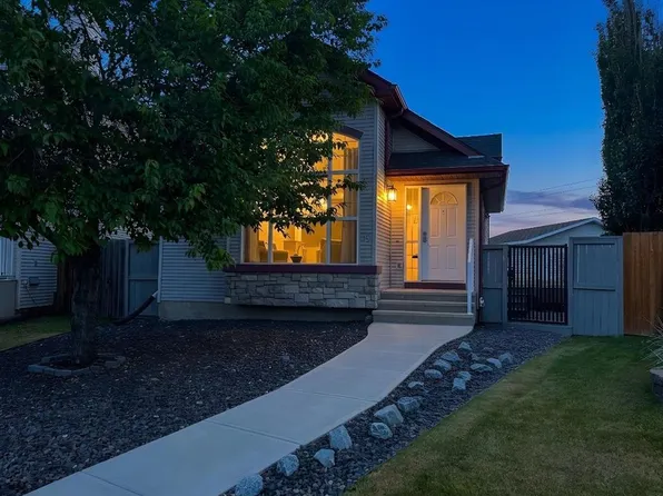 79 SW Cranberry Sq SE, Calgary, AB T3M 1J5
