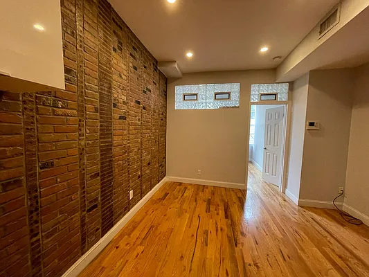 Rented by NY Living Solutions | media 21