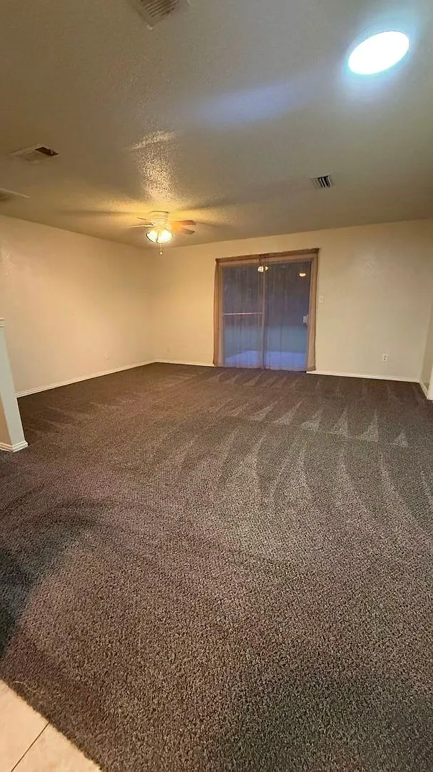 Beautiful 3 Bedroom 2 Bathroom in Rowlett! — Photo 2
