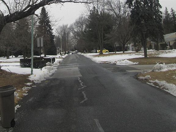 4th image of 628 Williamsburg Dr
