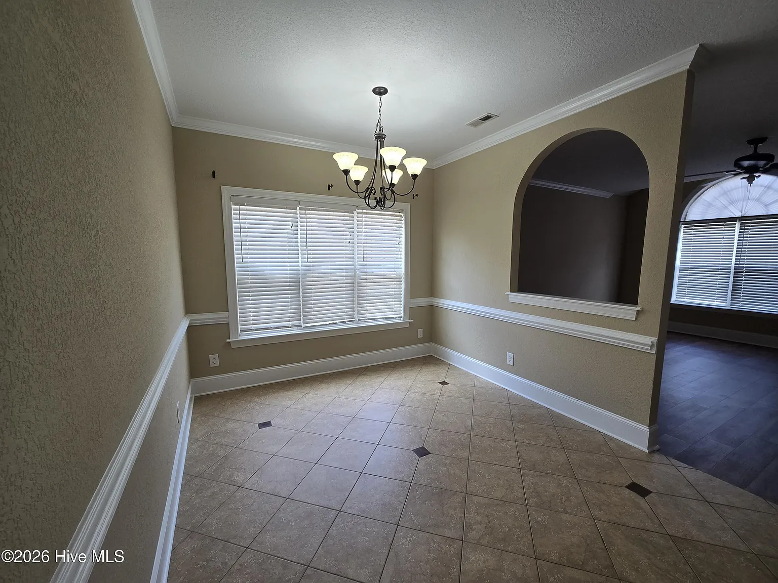 3 bed, 2.0 bath, 1356 sqft, $1,600 — Photo 4