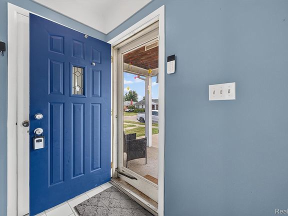 5th image of 22925 Doremus St