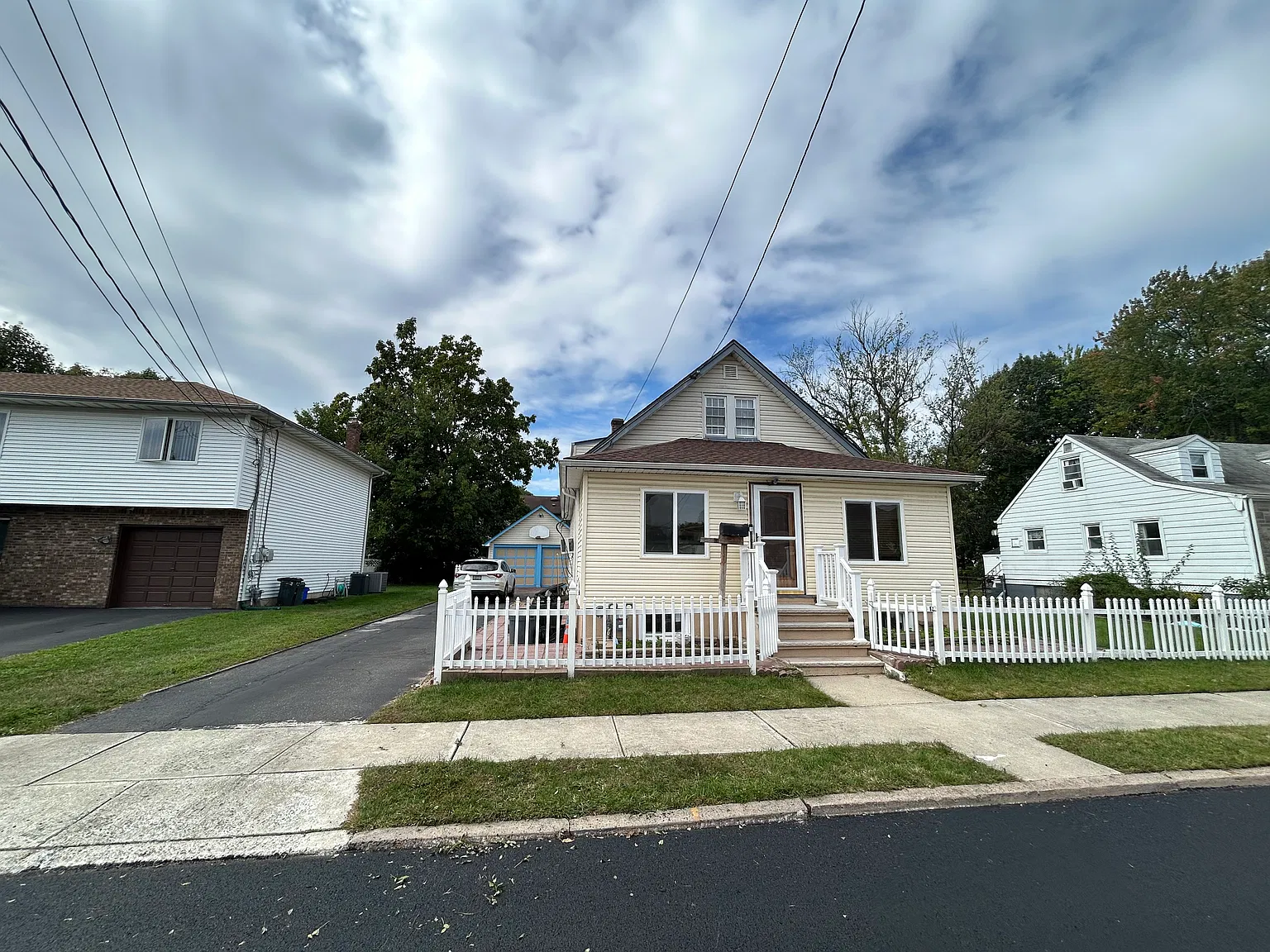 3 bed, 2.5 bath, 3200 sqft, $5,500 — Photo 2