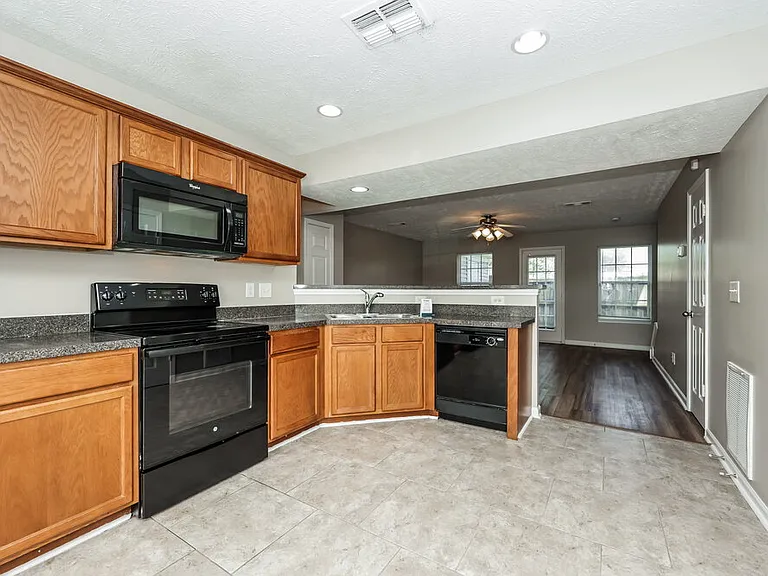4060 George Buchanan Dr — Photo 8