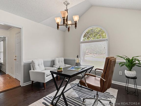 5th image of 1939 Fairforest Dr