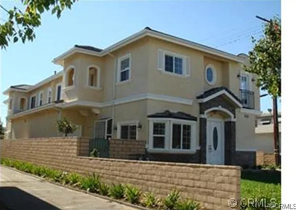 3 bed, 3.5 bath, 1850 sqft, $4,695 — Photo 2