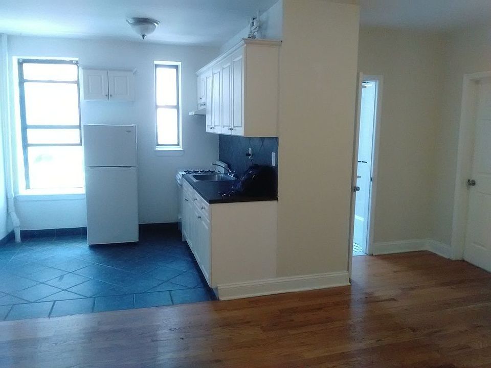 1st image of 242 Bradhurst Ave APT 22