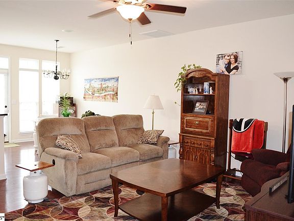 3rd image of 326 Juniper Bend Cir
