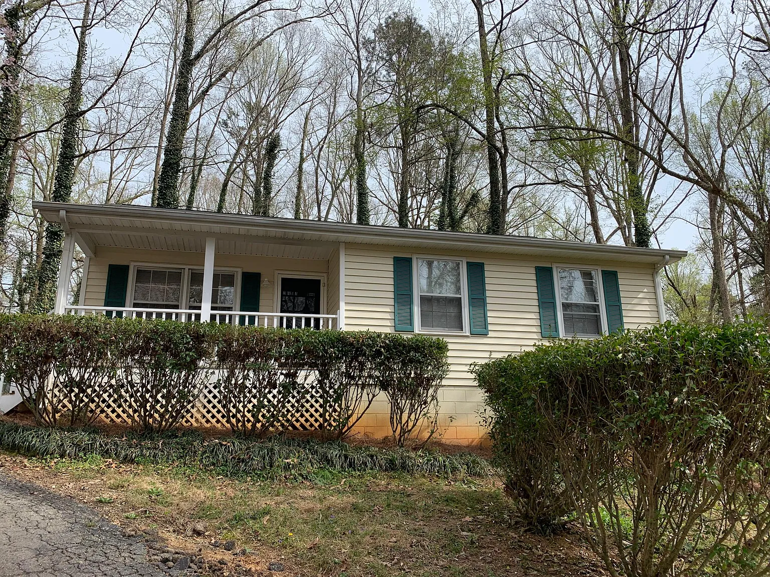 3 bed, 1000 sqft, $1,600 — Photo 1