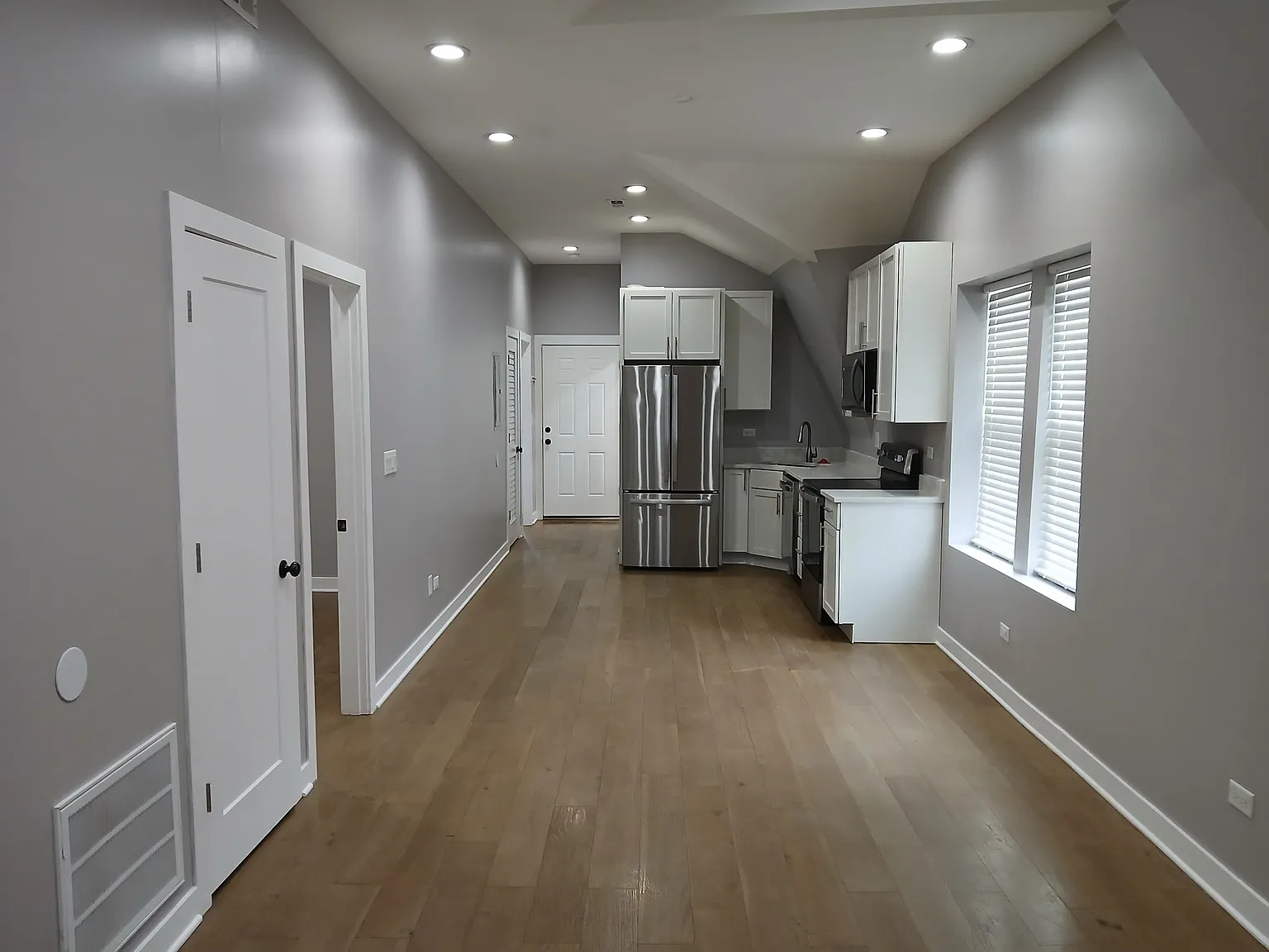 2 bed, 1200 sqft, $1,850 — Photo 3