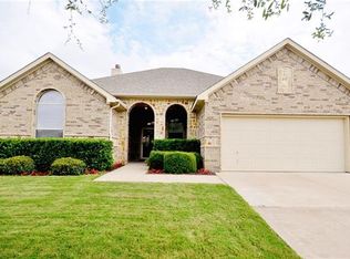 588 Griffith Dr, Saginaw, TX 76179