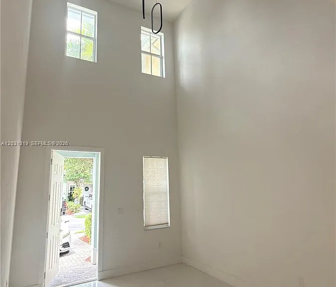 10737 NW 76th Ln — Photo 4