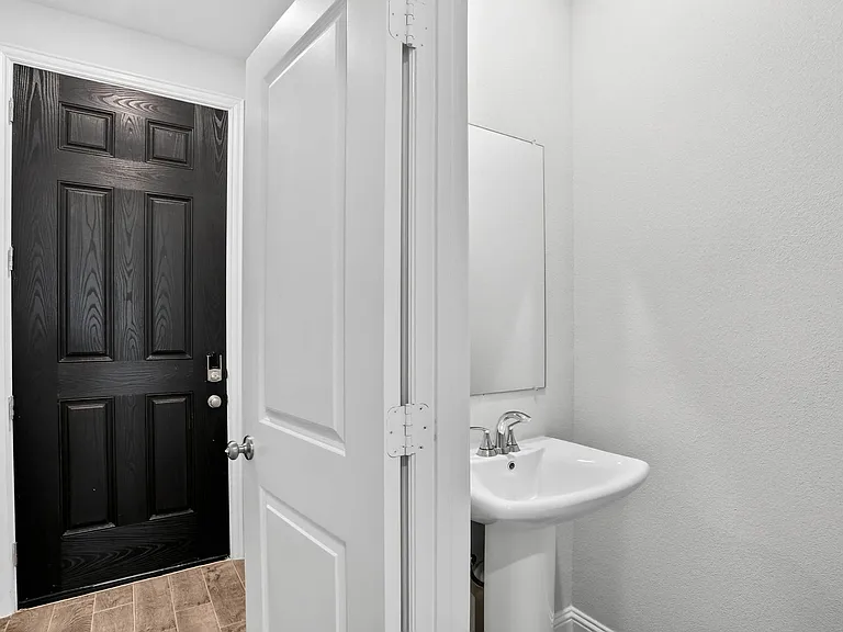 916 Lido Ln — Photo 17