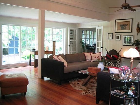 High Ceilings & Hardwood Floors