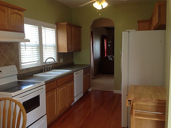 3rd image of 2606 Chicago Ave