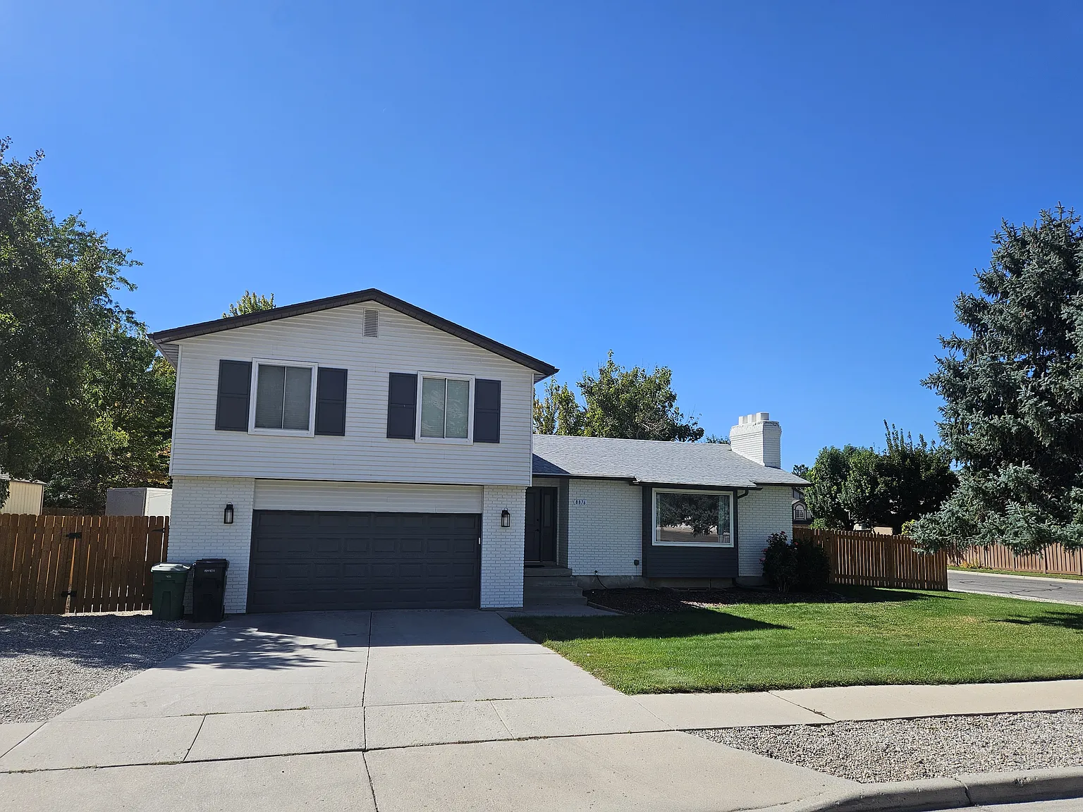 4 bed, 2.5 bath, 2763 sqft, $3,200 — Photo 1