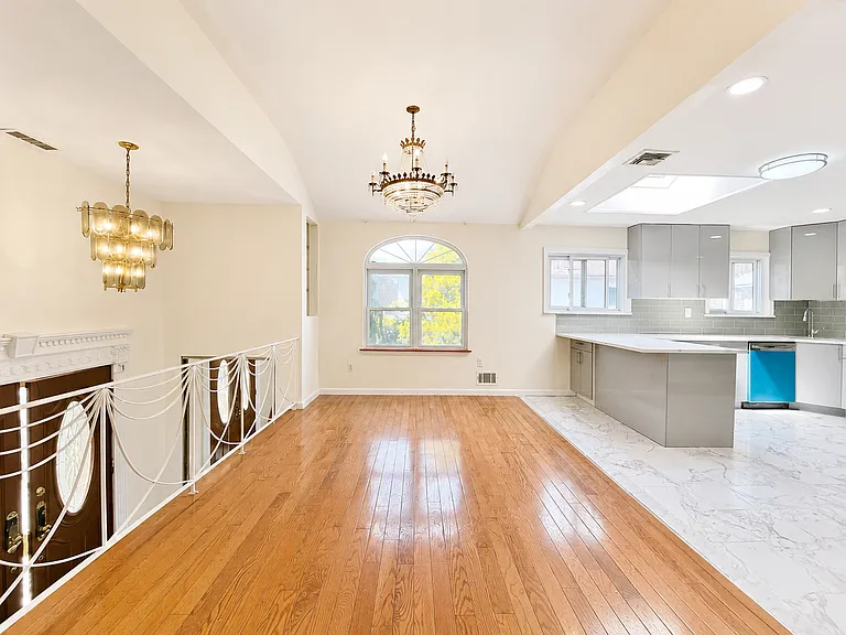 209 Paulding Ave #1 — Photo 10