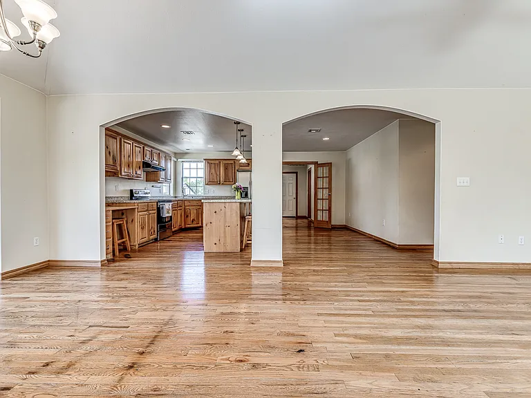 20961 Holden St — Photo 32