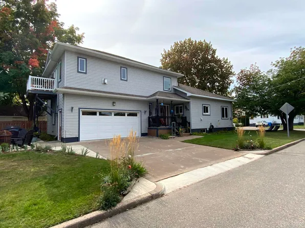 1012 Spruce St, Marquette, MI 49855