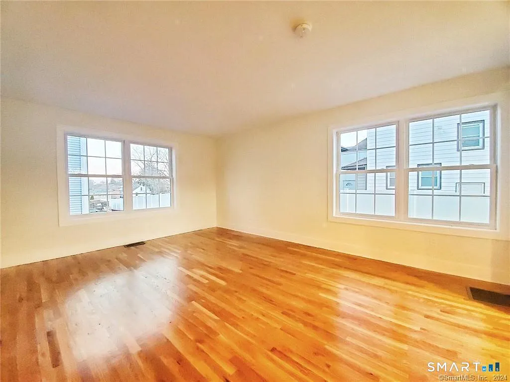 2 bed, 2.0 bath, 1350 sqft, $2,995 — Photo 2