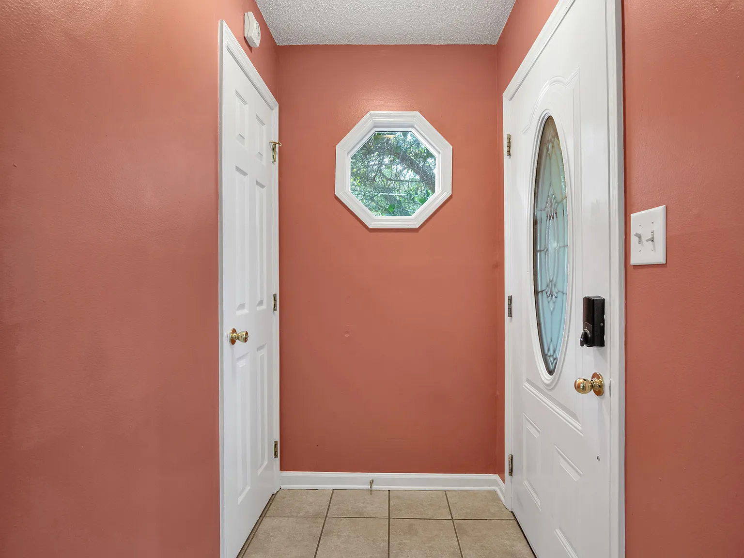 3 bed, 1200 sqft, $1,900 — Photo 4