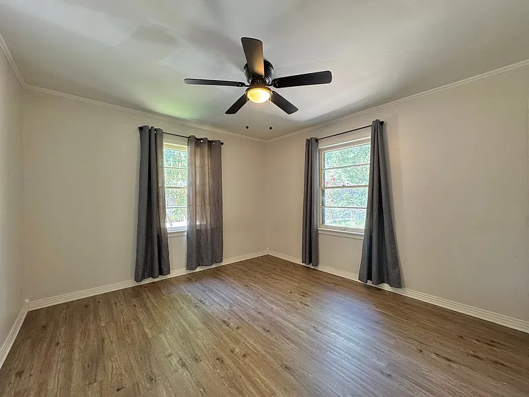 3901 Wood St — Photo 10