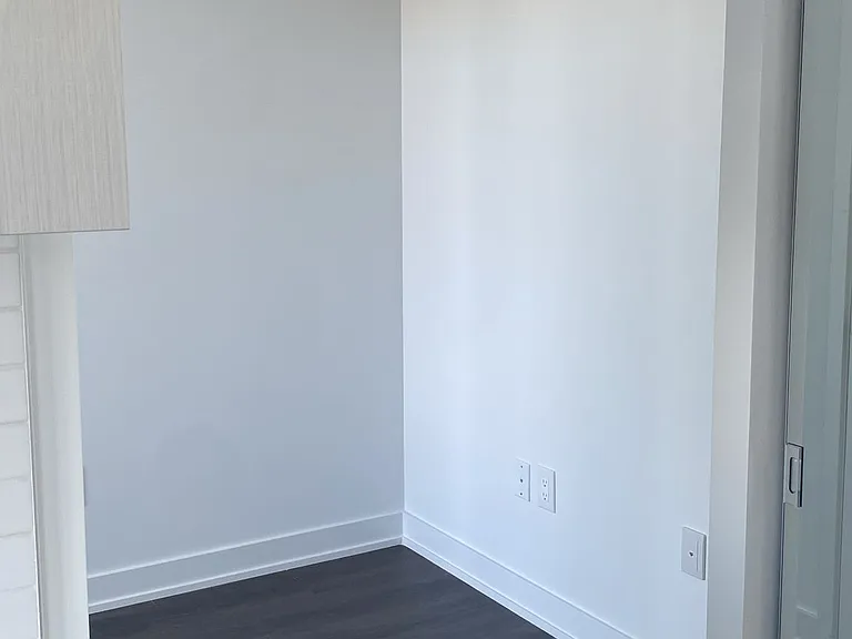 2075 Lakeshore Rd #1302 — Photo 12