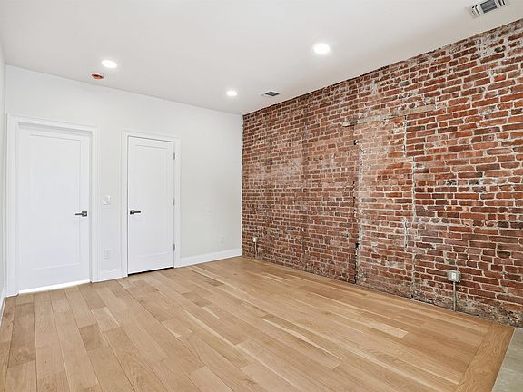 4th image of 233 1/2 Summit Ave #4