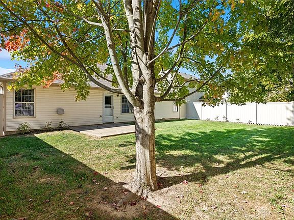 3rd image of 558 Silverado Dr