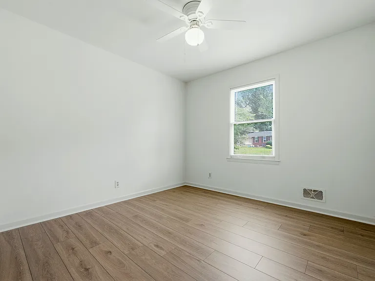 1160 Seven Springs Cir — Photo 14