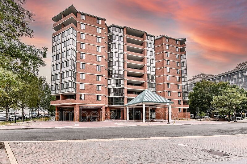 1st image of 1001 N Randolph St APT 723
