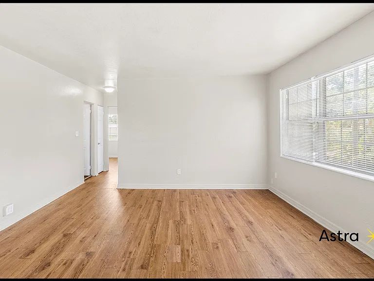 829 18th Ave S #E — Photo 1
