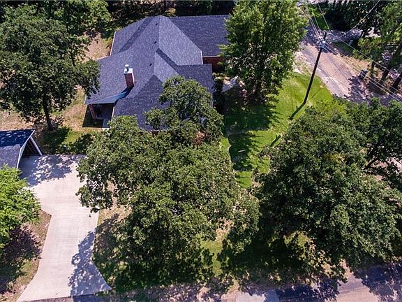 3rd image of 130 Island Park Dr