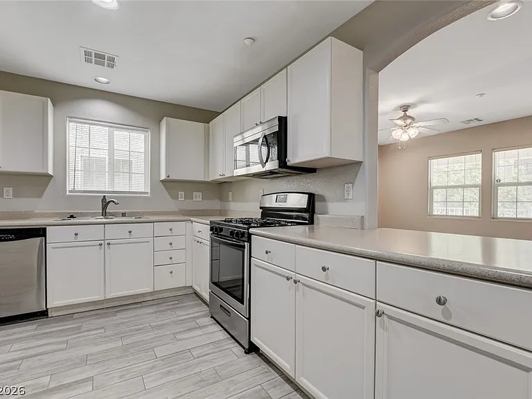7408 Dashing Ct — Photo 16