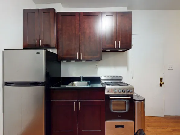 309 East 61st Street image 4 of 7