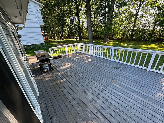 3rd image of 224 Oakridge Ter