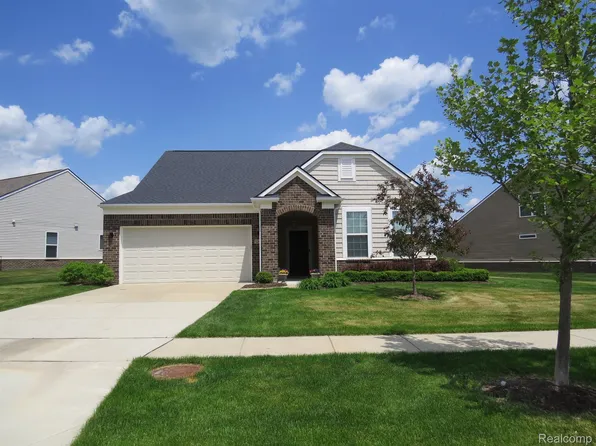 1269 Lark St, Lake Orion, MI 48360